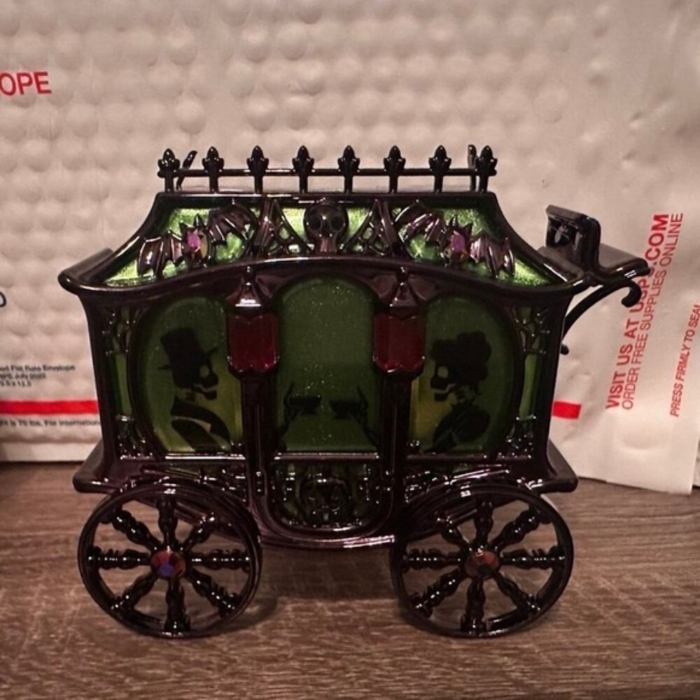 Bath and Body Works Wallflowers Skeleton Carriage Light Up Plug Halloween